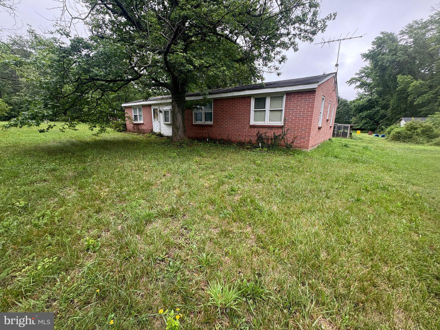 1.2 ACRE LOT WITH RANCH STYLE HOME. LOTS OF ROOM FOR GARDENING ANIMALS OR WHATEVER YOUR IMAGINATION CAN TAKE