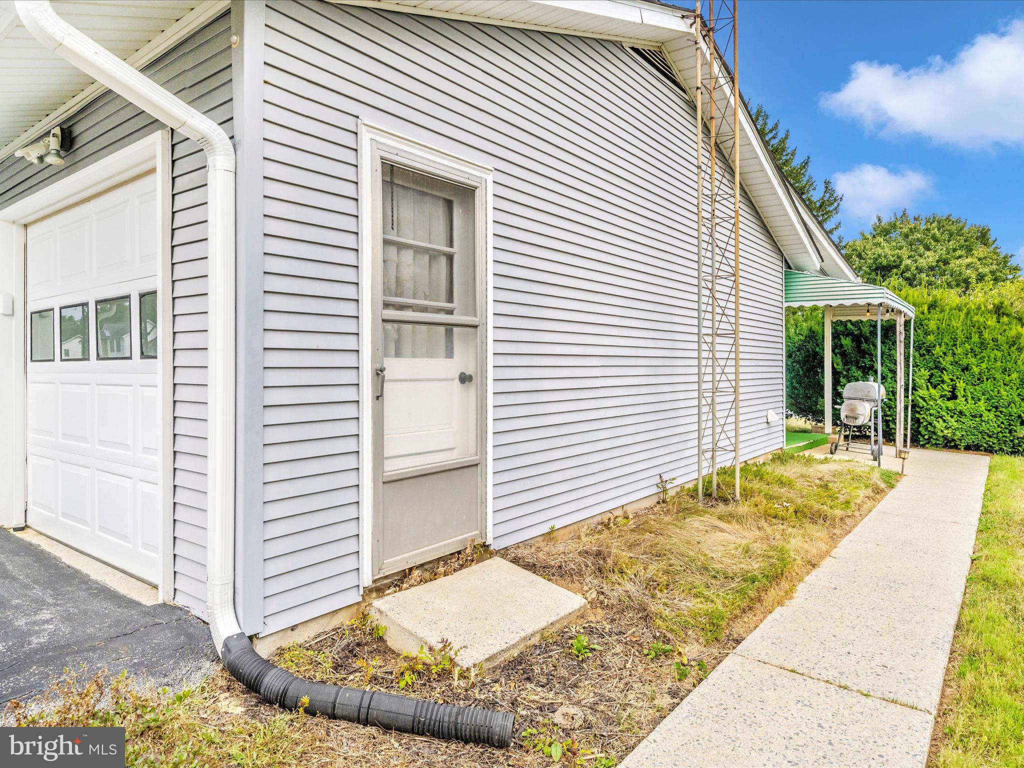 206 S 2ND STREET