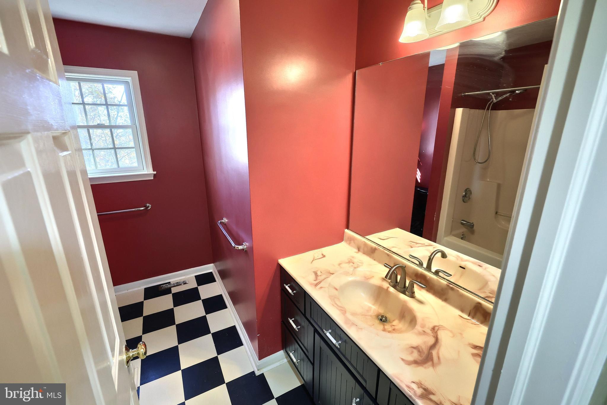 SCARLET OAKS - Residential