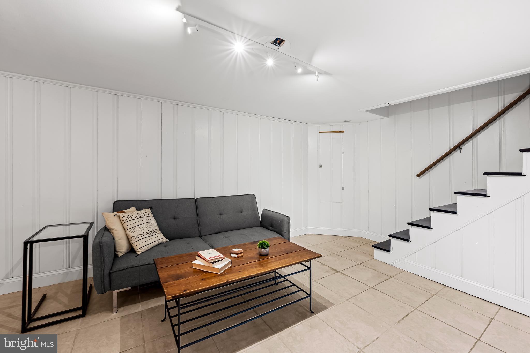 BURKLEIGH SQUARE - Residential