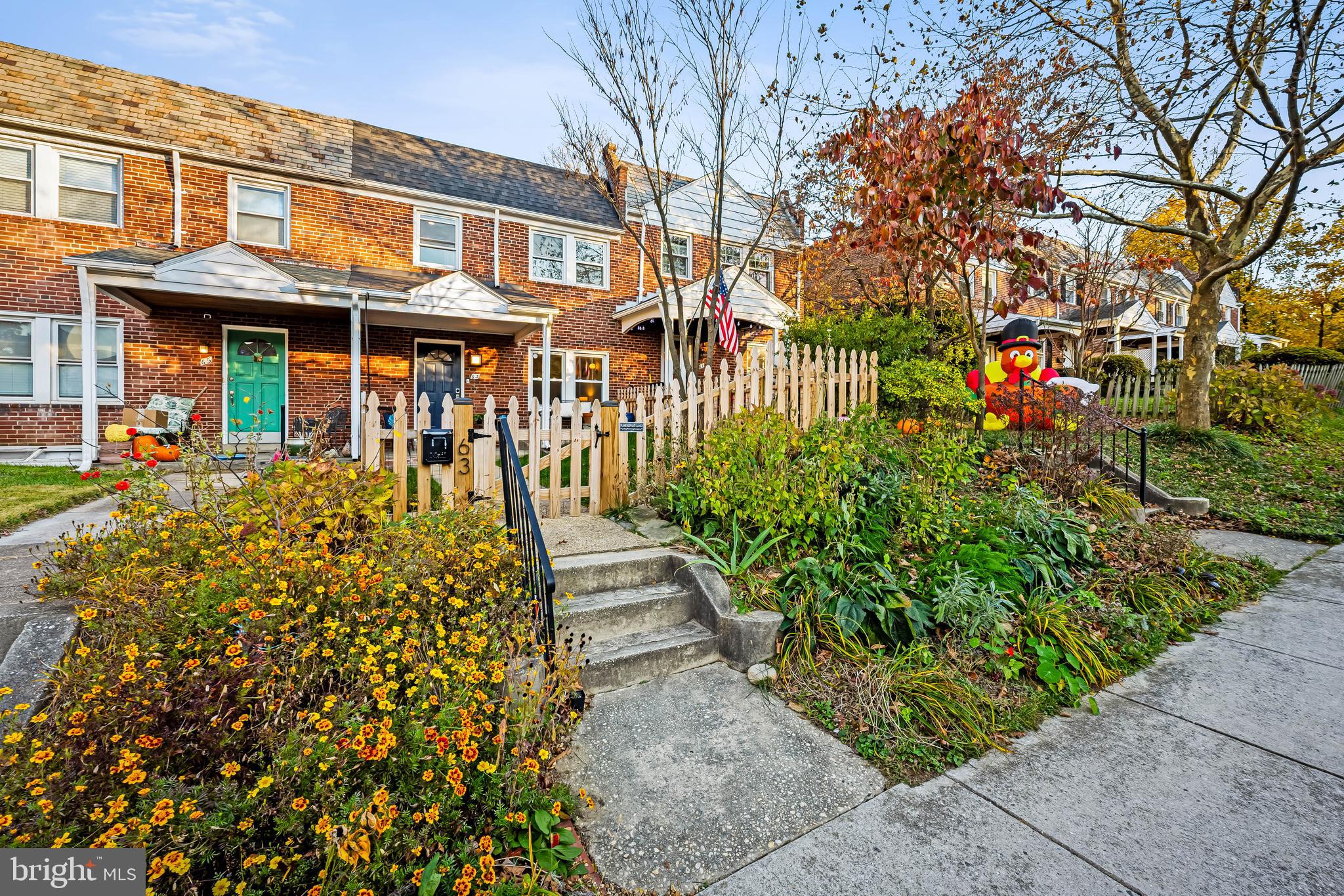 BURKLEIGH SQUARE - Residential