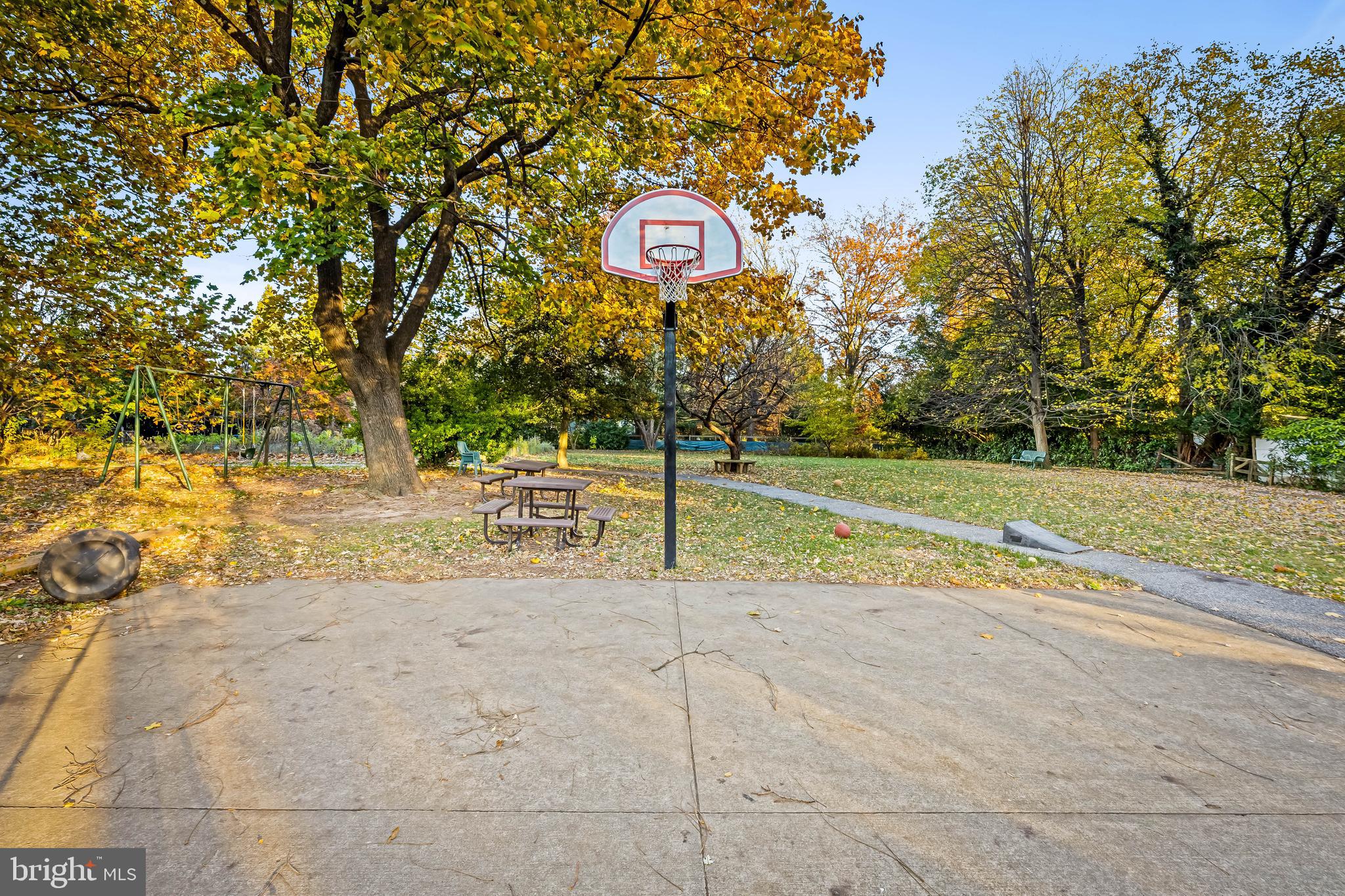 BURKLEIGH SQUARE - Residential
