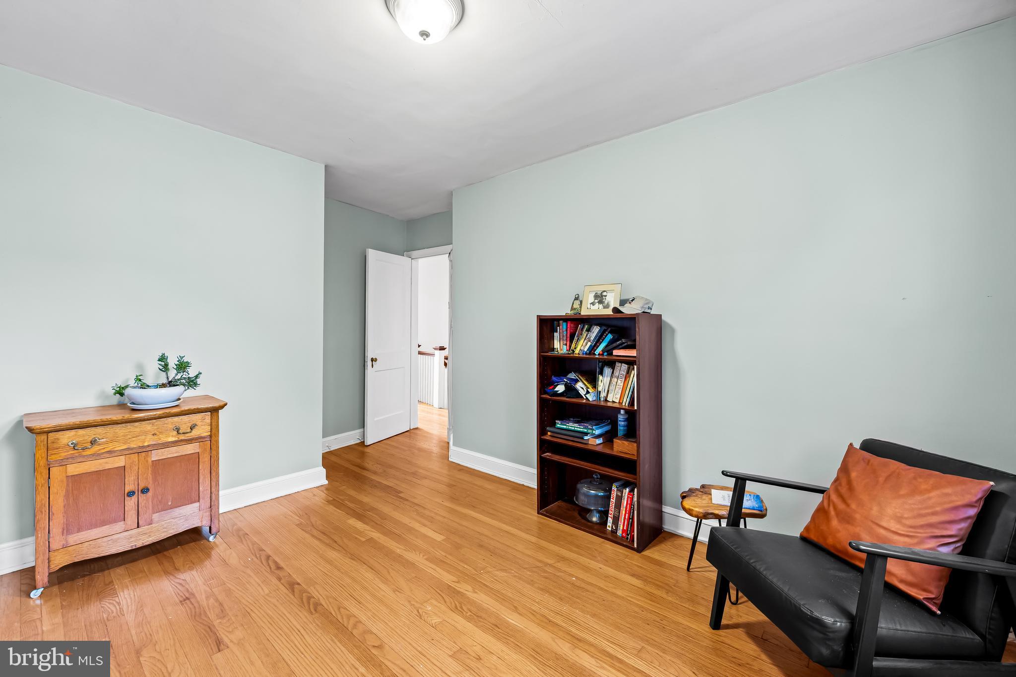 BURKLEIGH SQUARE - Residential