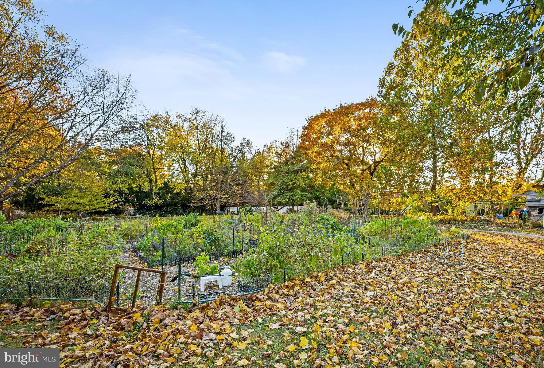 BURKLEIGH SQUARE - Residential