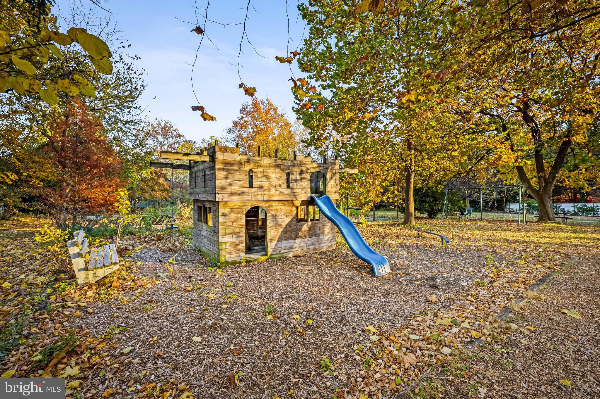 BURKLEIGH SQUARE - Residential