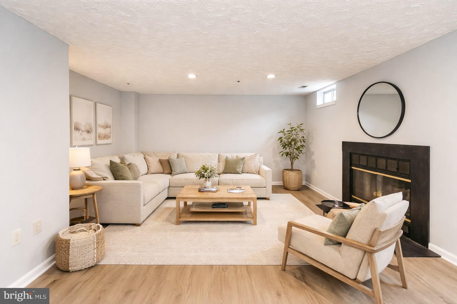 FLOWER HILL - Residential