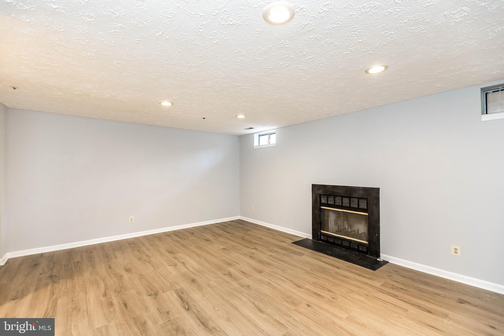 FLOWER HILL - Residential