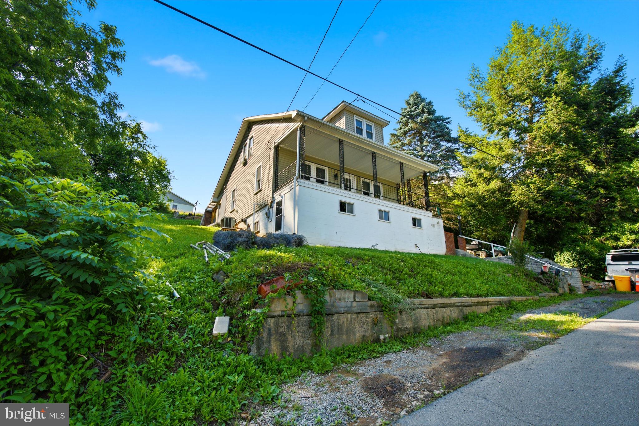 221 DALE STREET