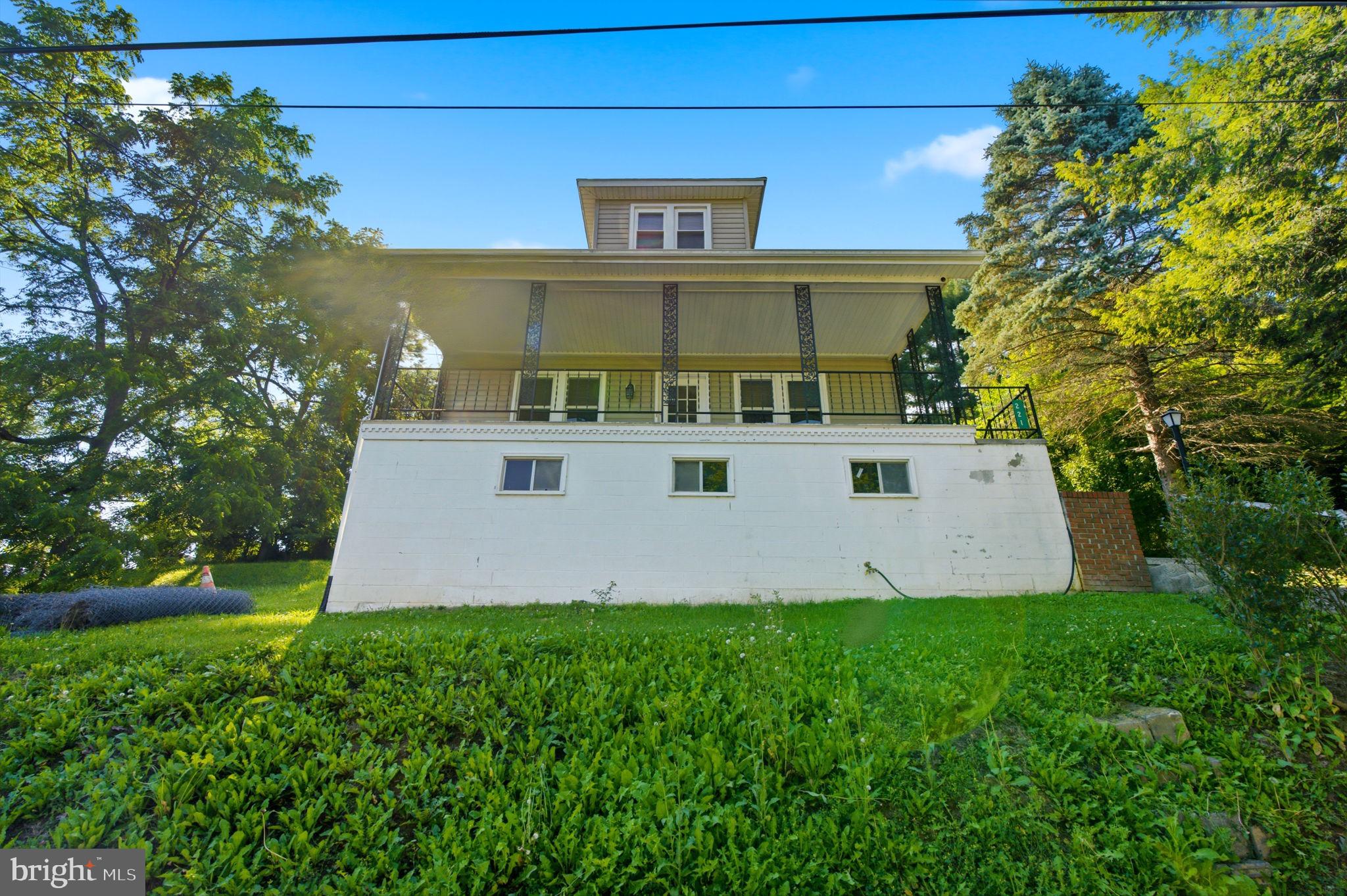 221 DALE STREET