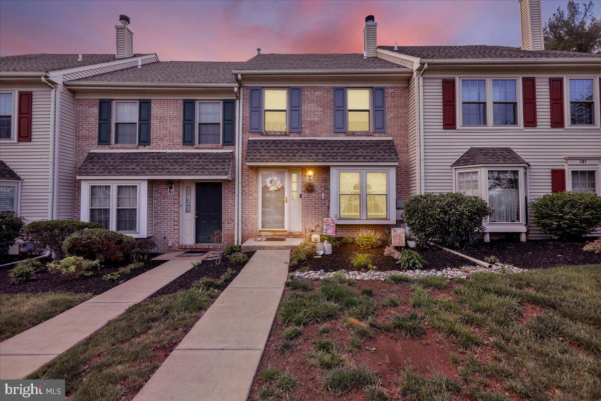 102 MAPLE GLEN CIRCLE