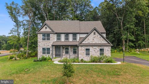 Photo of 30 Acorn Ln, ELIZABETHTOWN, PA 17022 (MLS # PALA2058156)