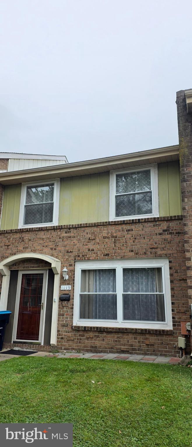 Ideally located 3 Bedroom 1 bathroom town home with fenced in yard. Hardwood floors through out the home. Main level has a family room , dining room and laundry room adjoining the kitchen. Upper level features 3 well appointed bedrooms with shared full bath.Fenced in yard with a shed.Ez access to public transport , all major routes and train station.