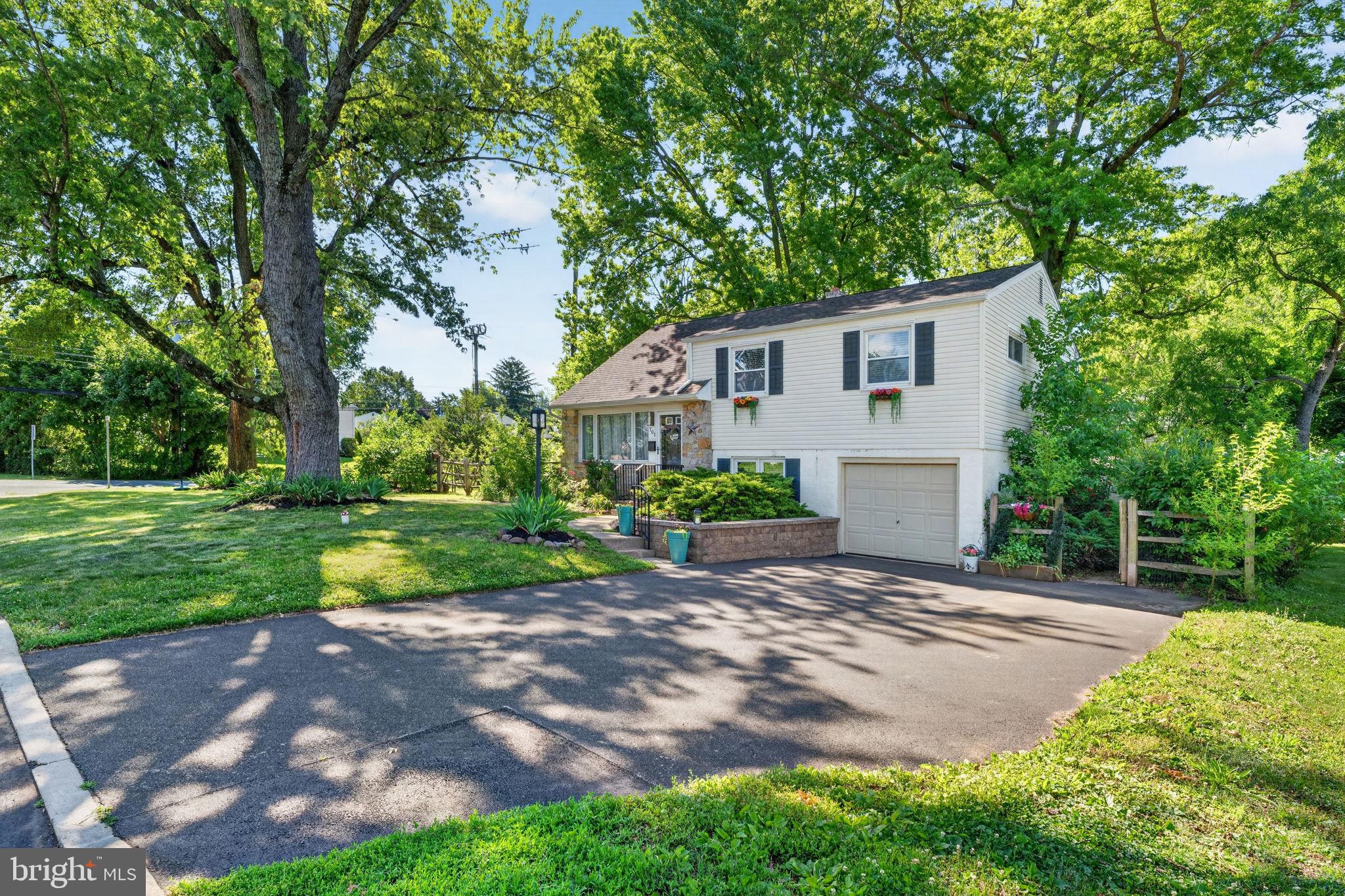 701 ABBEY LANE