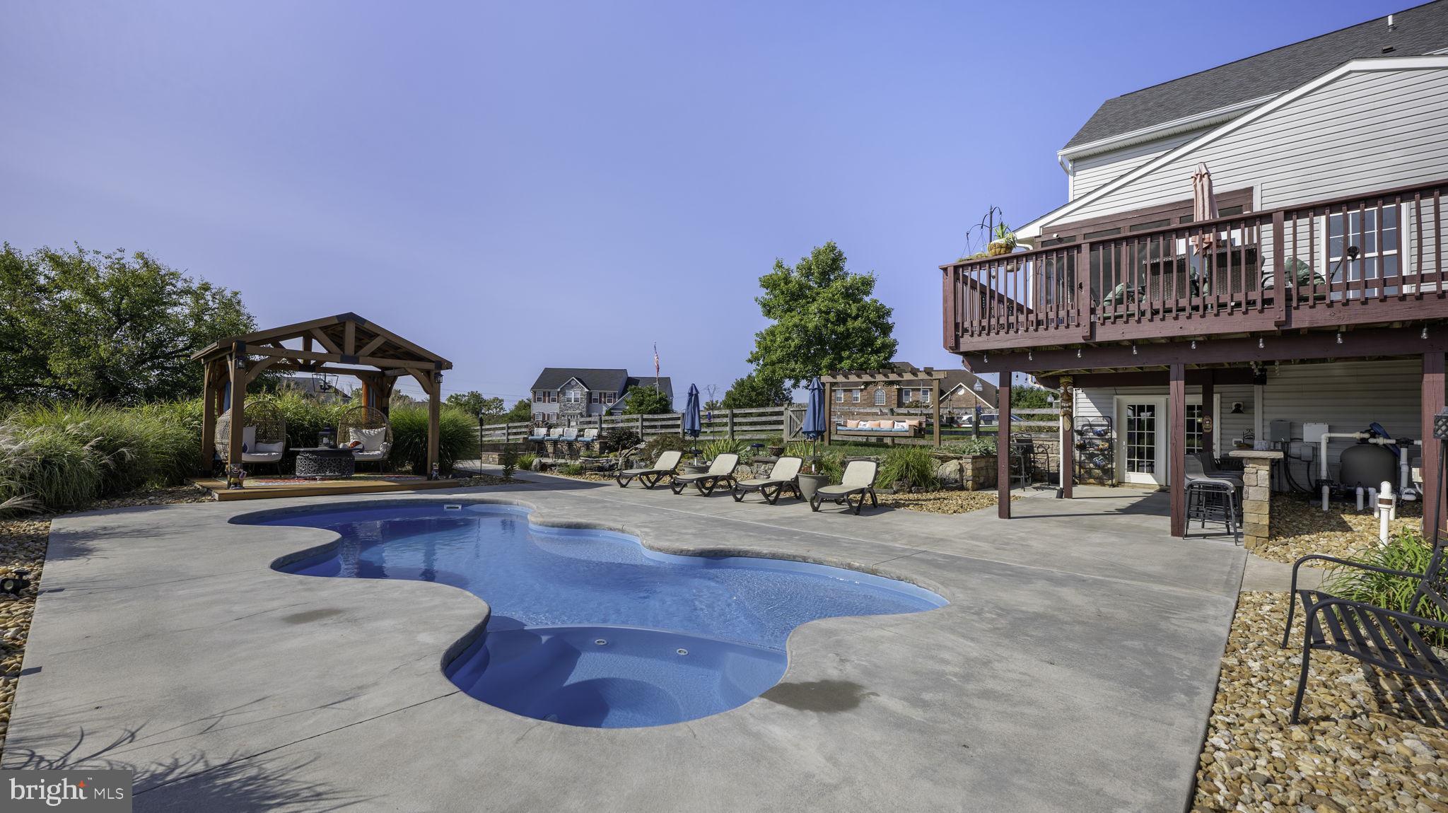 SPRUCE HILL ESTATES - Residential