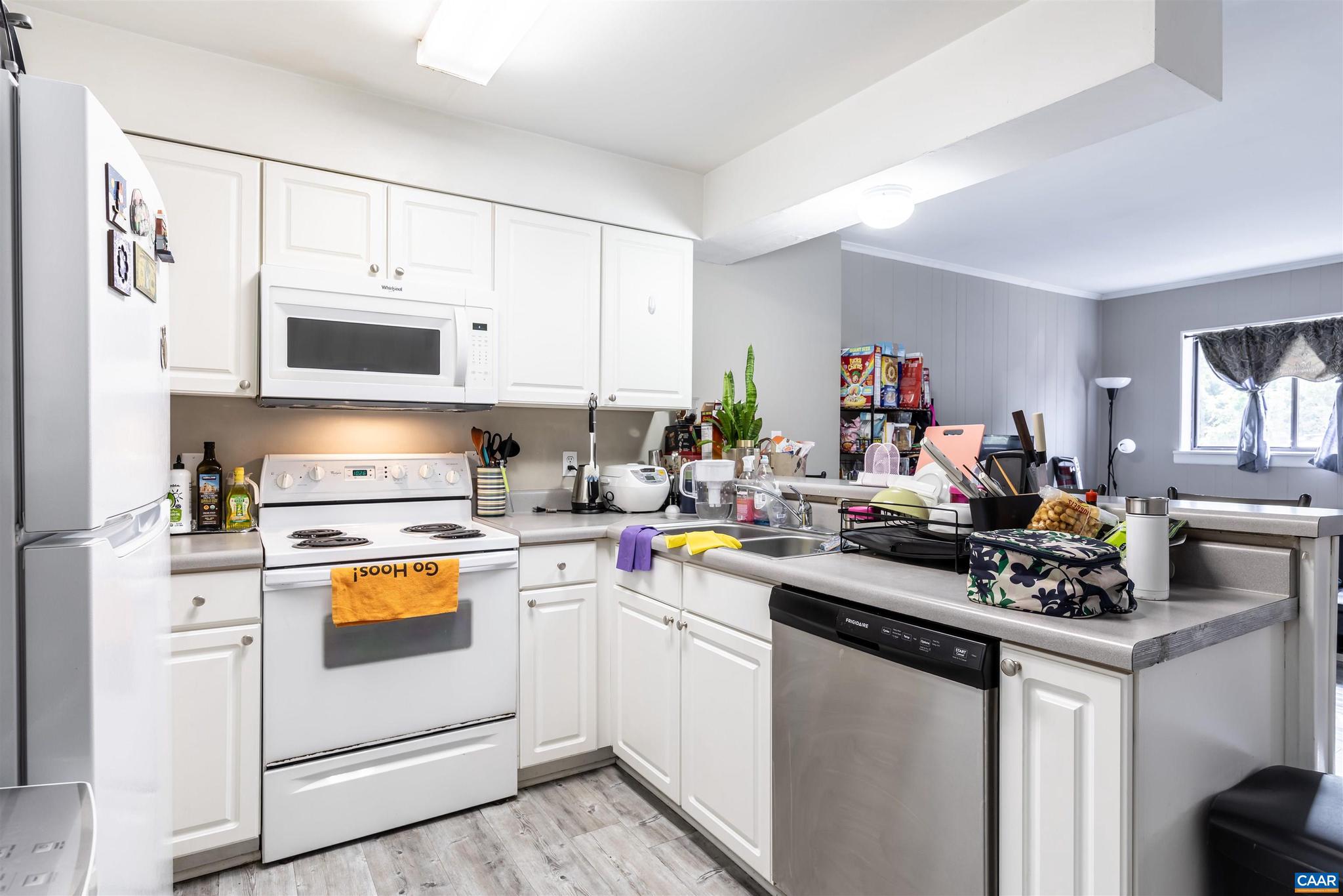 2100 JEFFERSON PARK AVE 10
