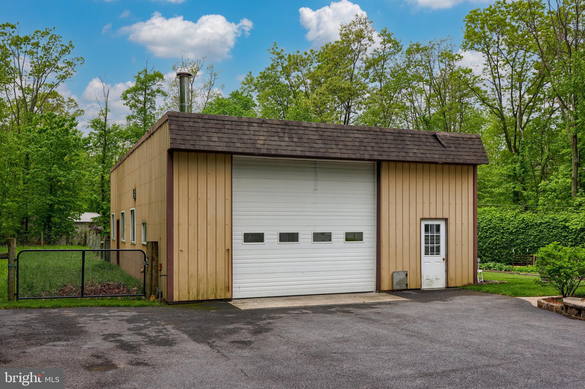 EAST EARL TWP - Residential