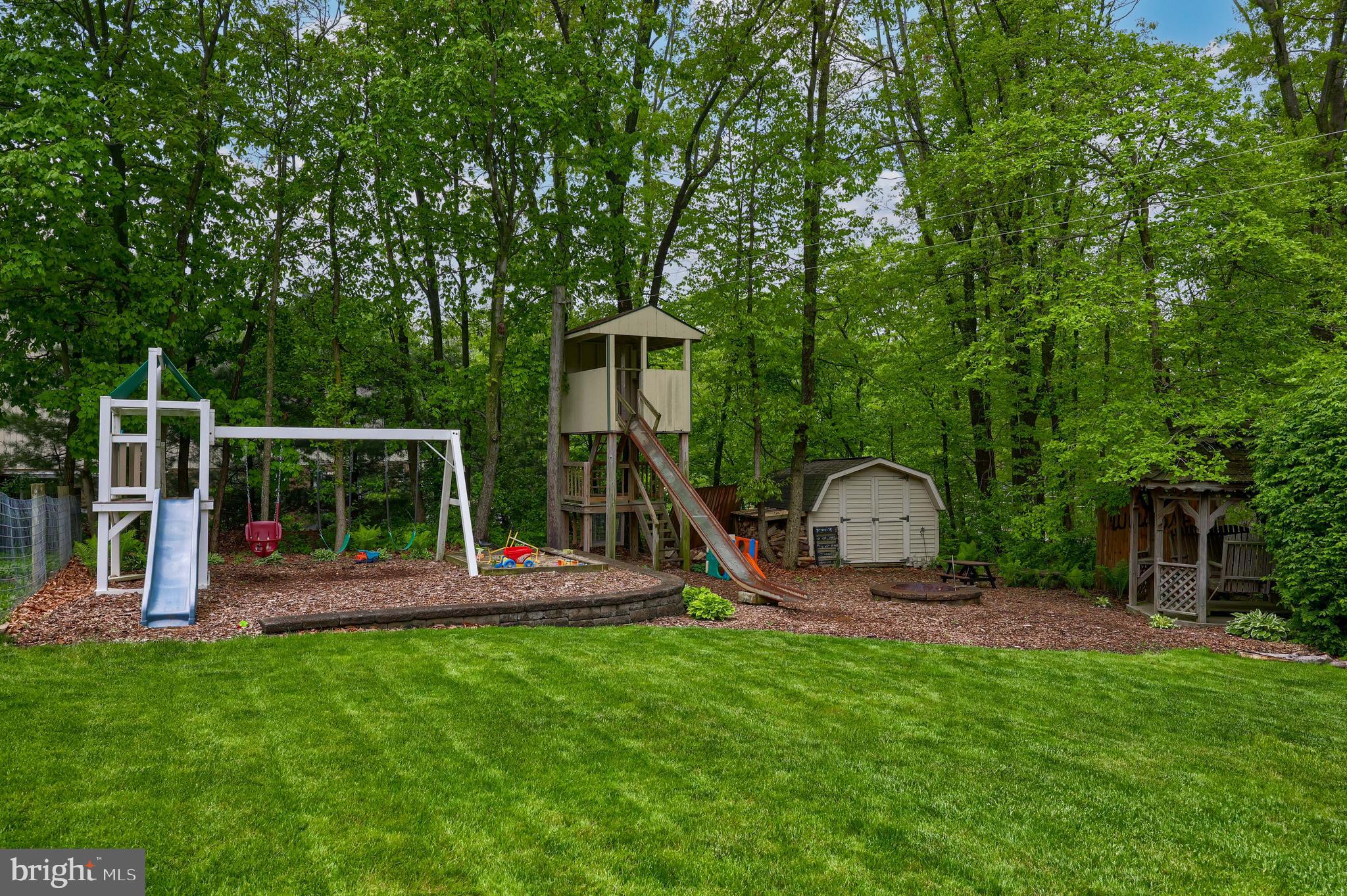 EAST EARL TWP - Residential