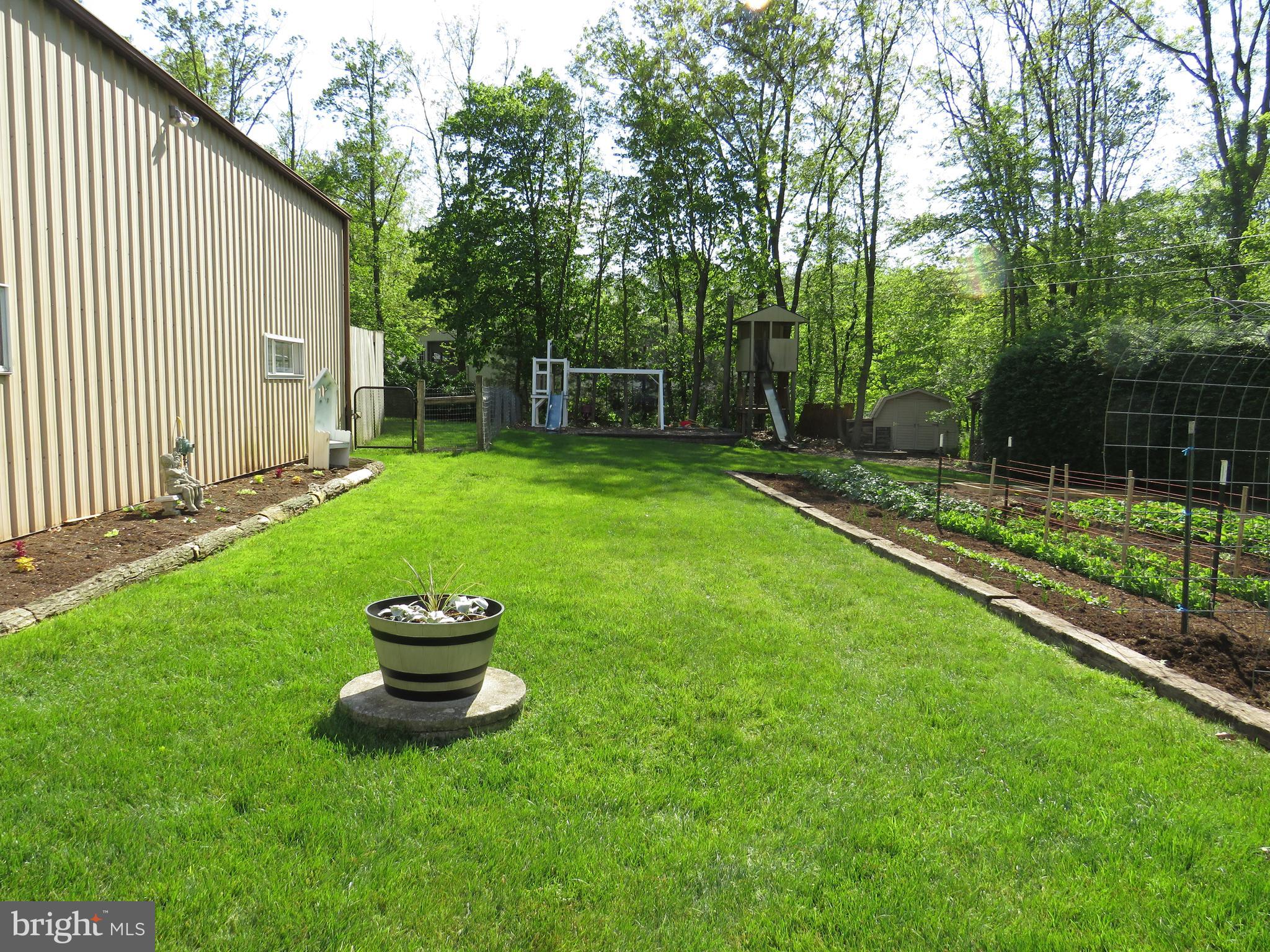 EAST EARL TWP - Residential