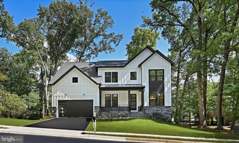 1913 STORM DRIVE FALLS CHURCH VA 22043