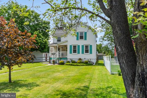 212 N HELLERTOWN AVENUE QUAKERTOWN PA 18951