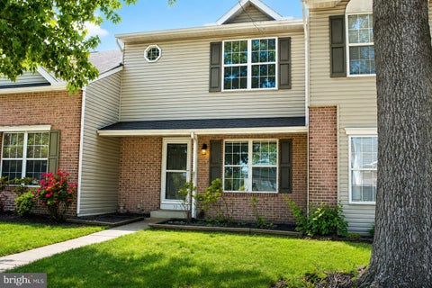 Townhouse For Sale - 39 Southmont Drive<br/> Cumberland County, ENOLA, PA 17025