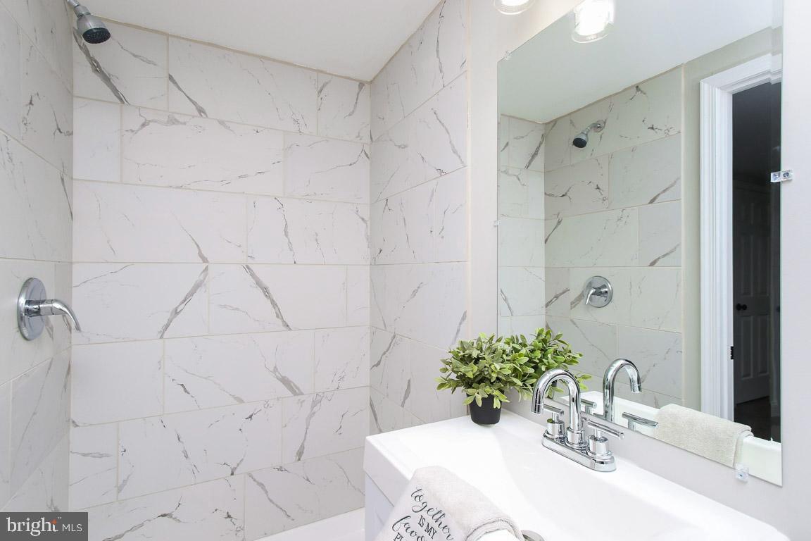 PERRING LOCH - Residential