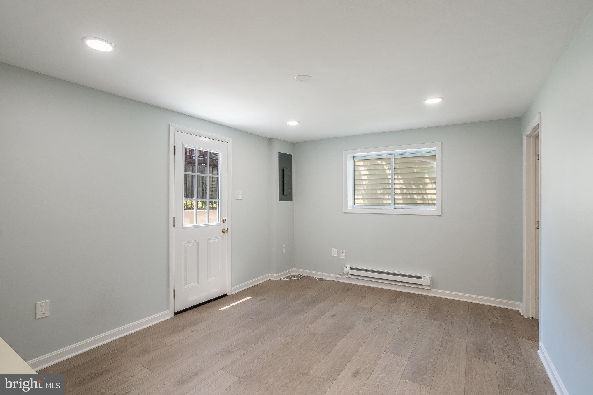 GLENCARLYN - Residential Lease