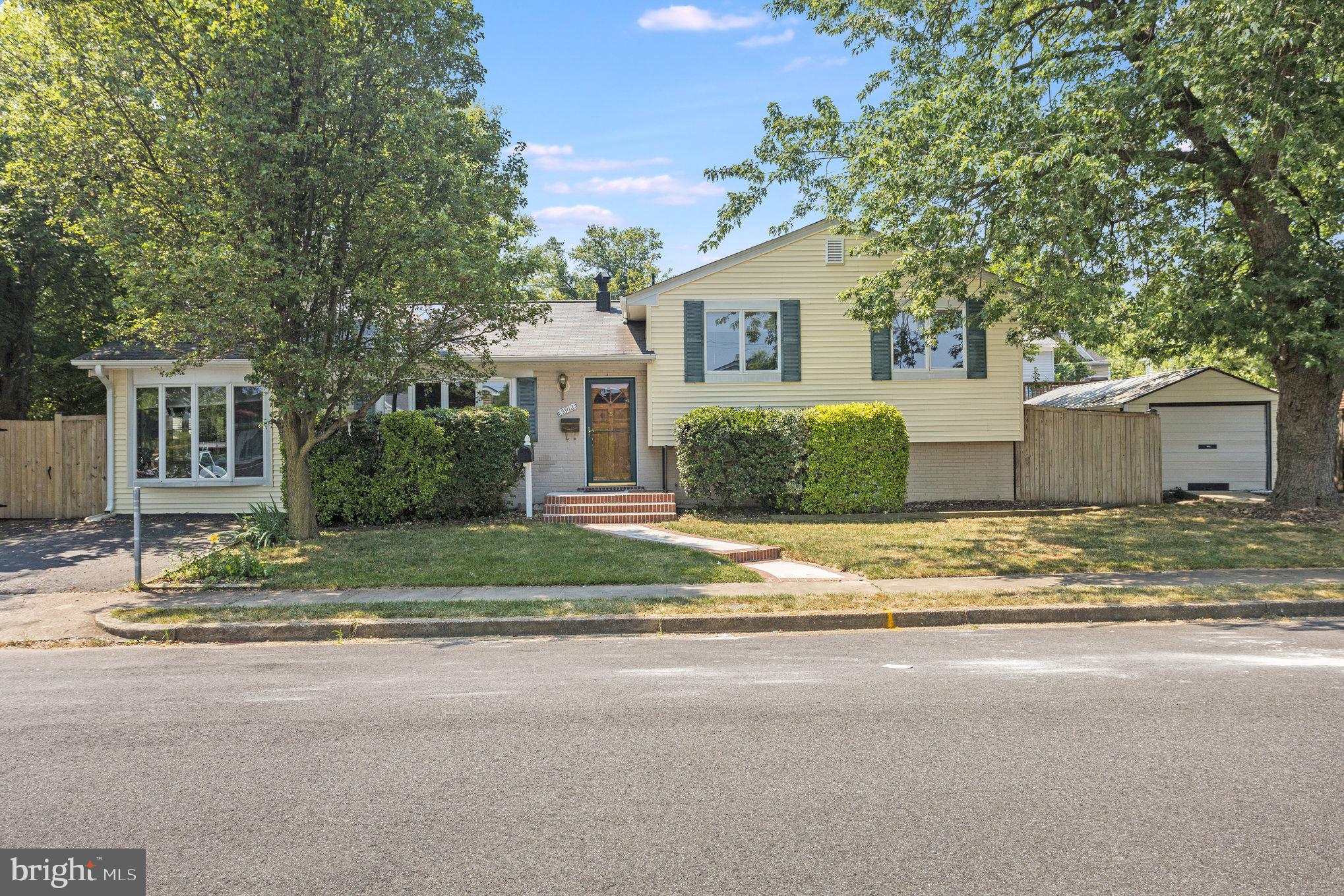 GLENCARLYN - Residential Lease