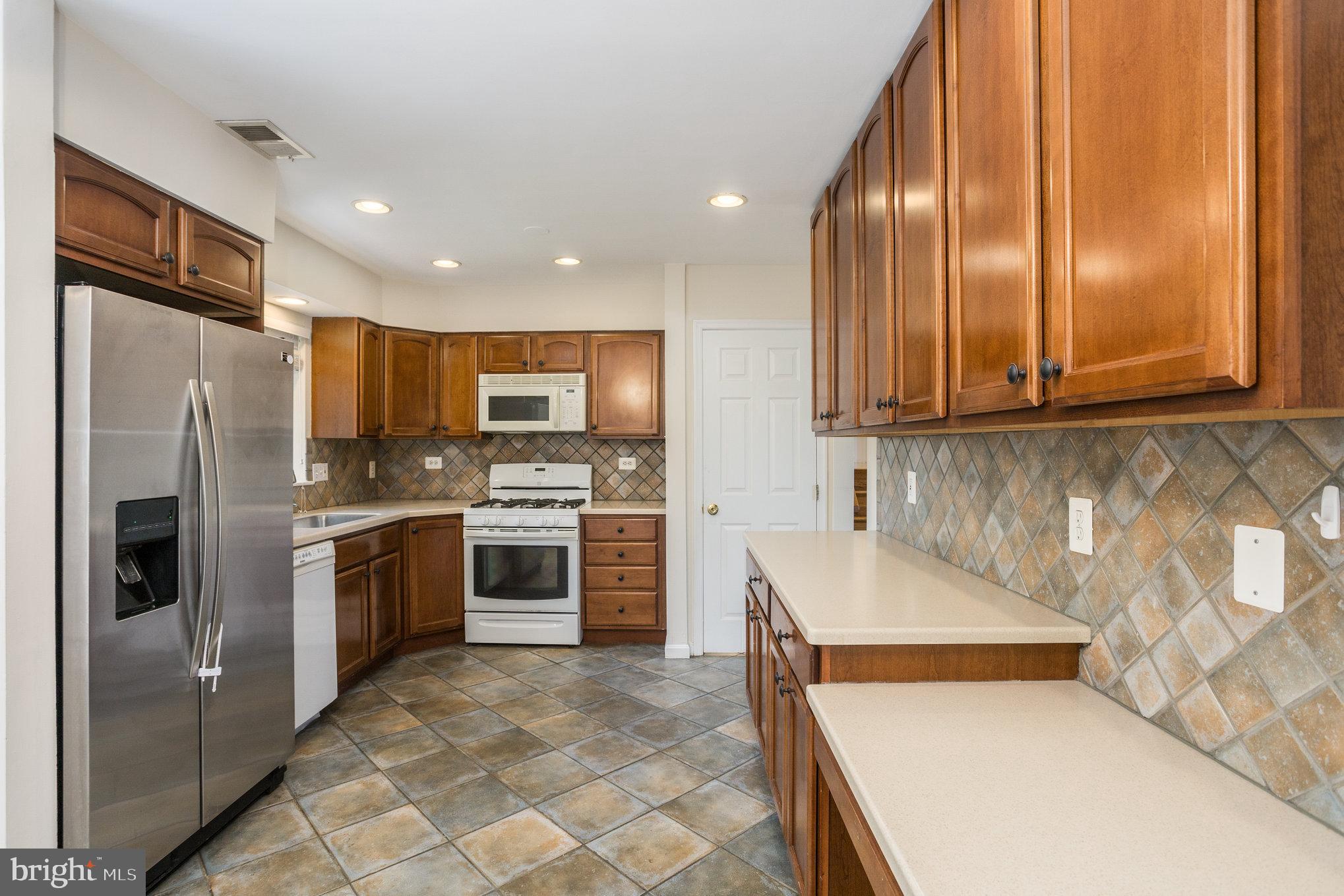 GLENCARLYN - Residential Lease