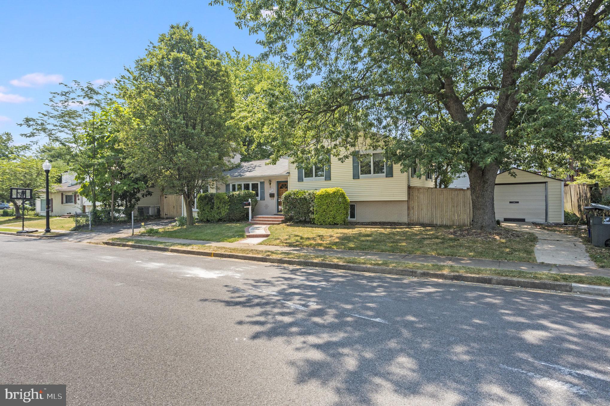 GLENCARLYN - Residential Lease