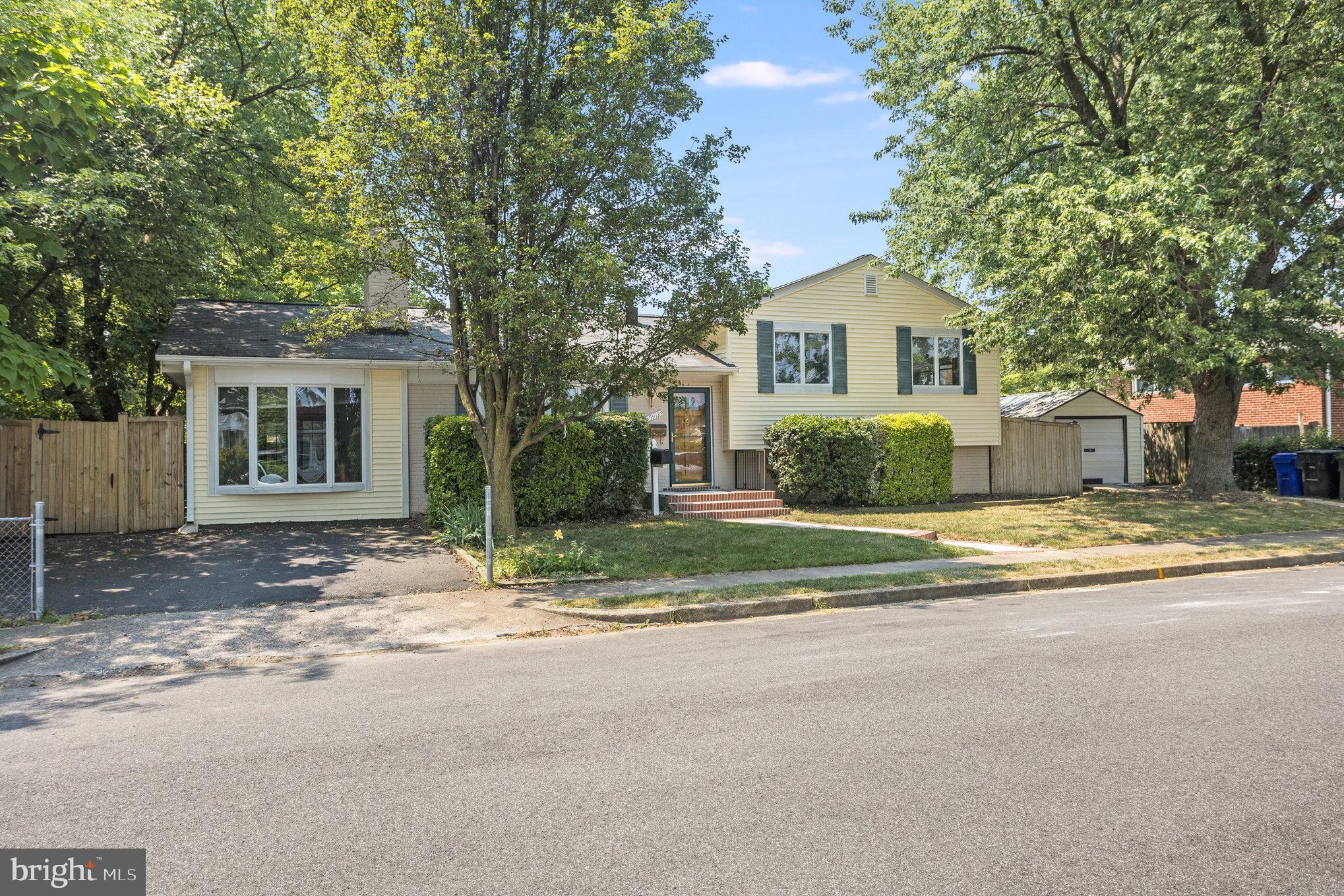 GLENCARLYN - Residential Lease