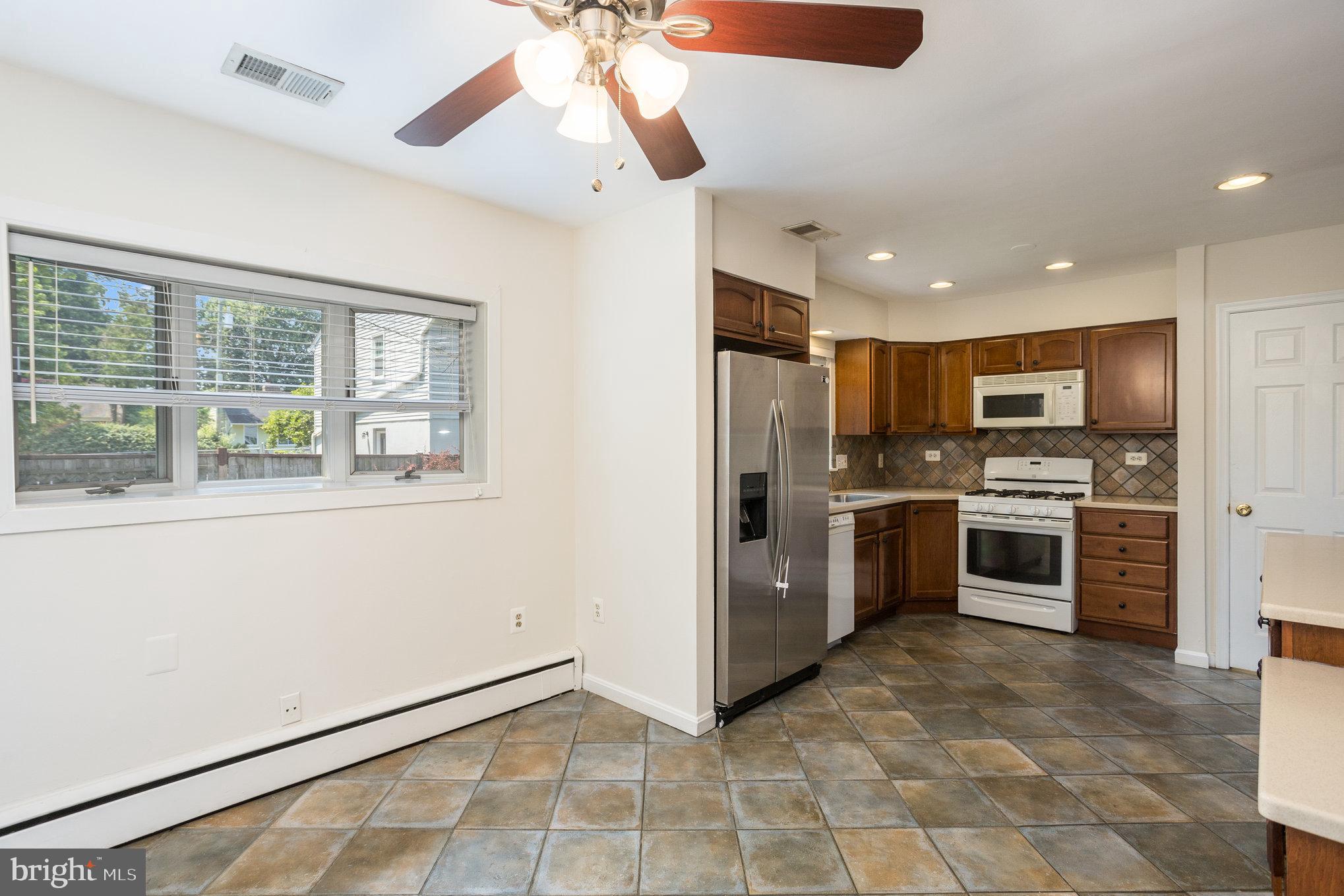 GLENCARLYN - Residential Lease