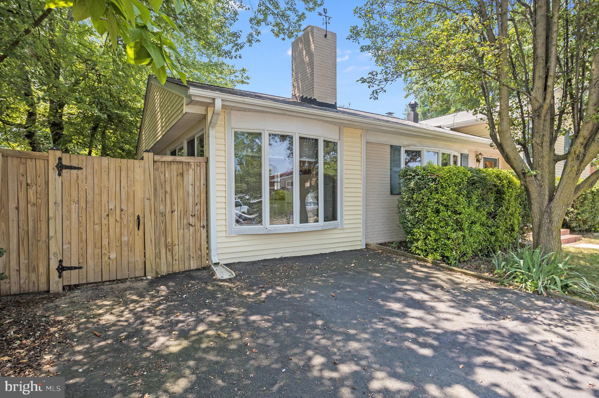 GLENCARLYN - Residential Lease