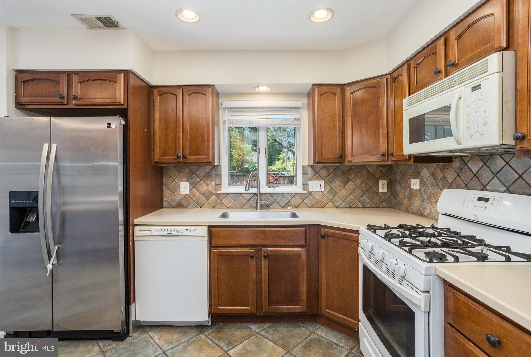 GLENCARLYN - Residential Lease