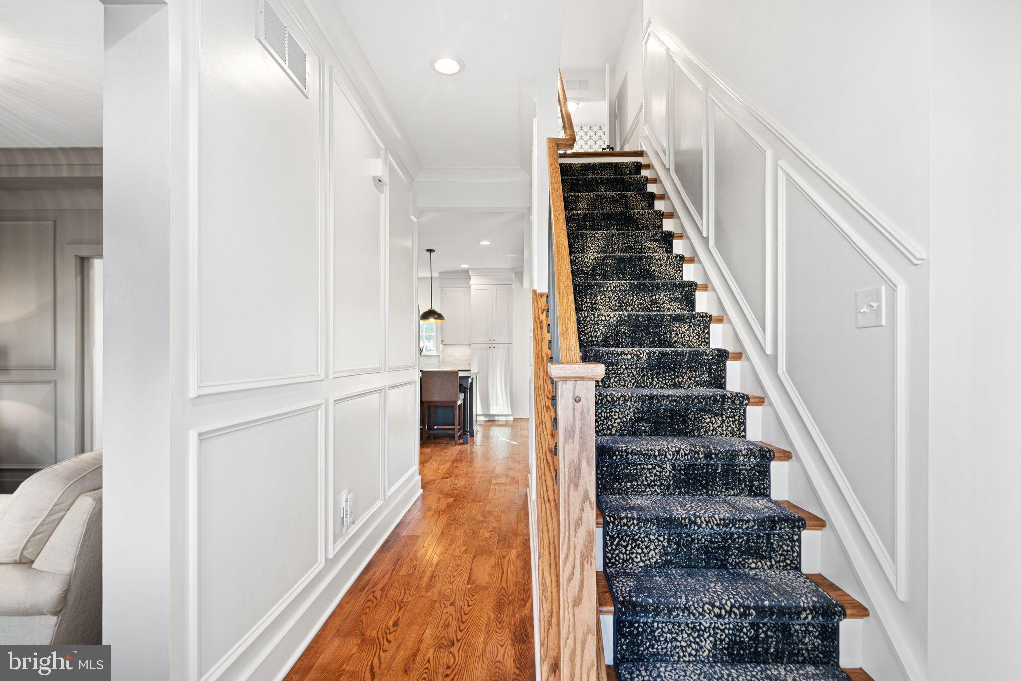 810 CEDAR AVENUE