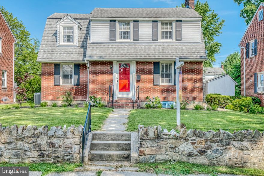 WONDERFUL, UPDATED  4 BEDROOM, 3 FULL BATH HOME IN THE CHARMING VILLA CRESTA NEIGHBORHOOD OF PARKVILLE!  BRIGHT - LIGHT FILLED ROOMS,  SEPARATE FORMAL DINING ROOM, HUGE KITCHEN ADDITION WITH STAINLESS STEEL APPLIANCES, SKYLIGHTS AND ADDITIONAL DINING/LIVING SPACE. MAIN LEVEL BEDROOM AND FULL BATHROOM!! UPPER LEVEL OFFERS 3 SPACIOUS BEDROOMS AND 2ND FULL BATH. LOWER LEVEL WITH 3RD FULL BATHROOM AND STORAGE. HARDWOOD FLOORS AND NEUTRAL PAINT THROUGHOUT.  DUAL ZONED HEATING AND AC. GREAT BACKYARD SPACE WITH OFF-STREET PARKING! THIS HOME HAS IT ALL AND MORE! HURRY!