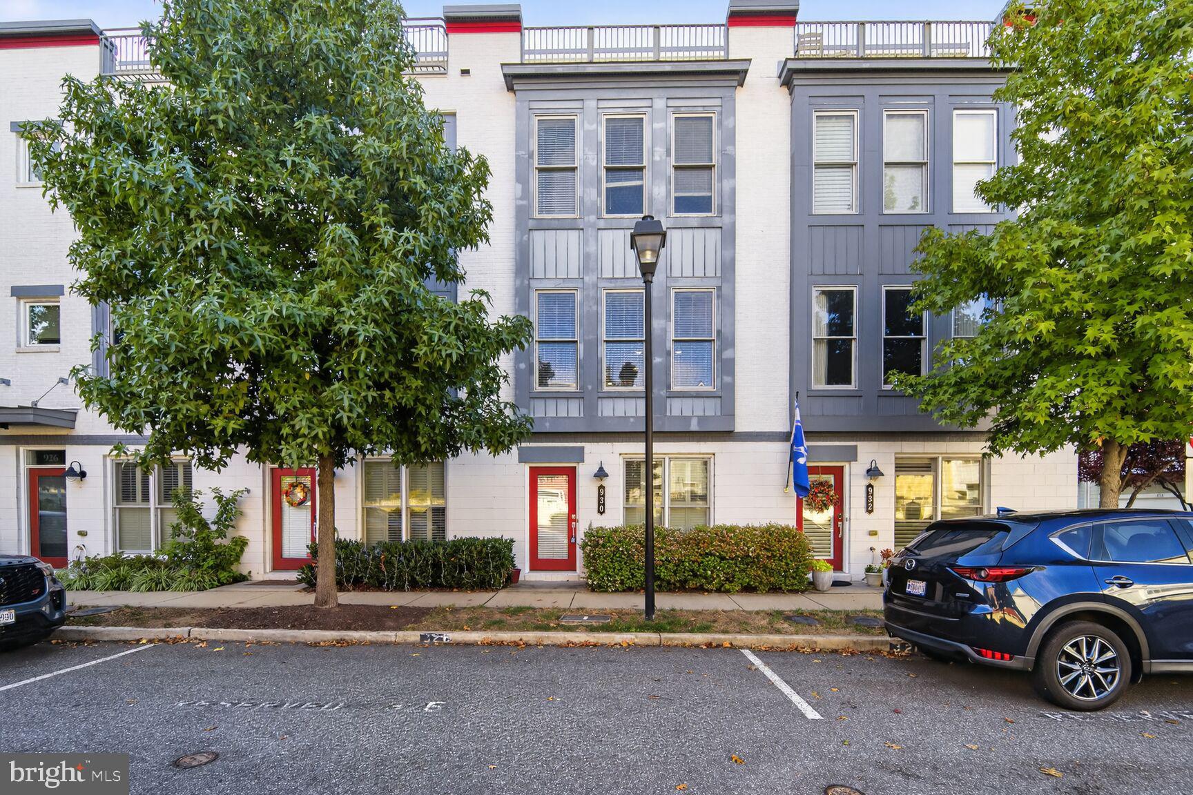 OLD TOWN COMMONS - Residential Lease