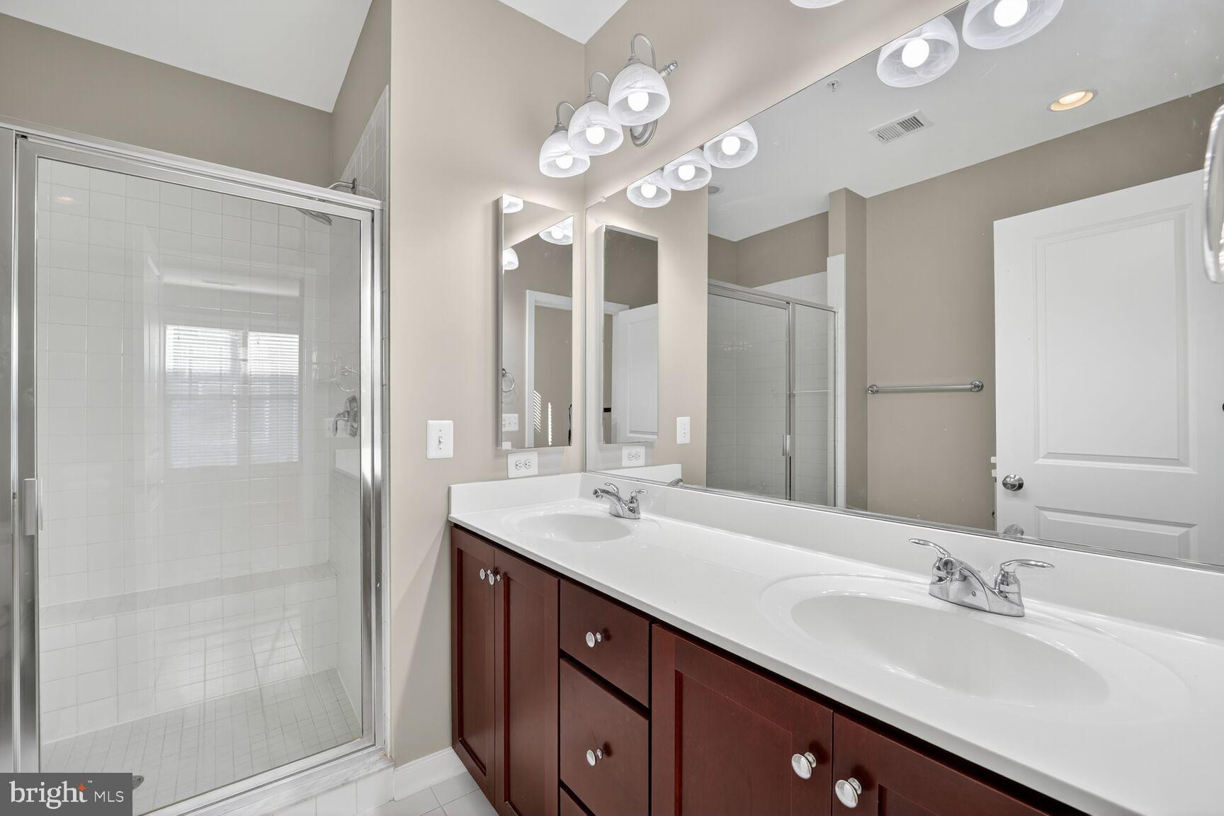 OLD TOWN COMMONS - Residential Lease