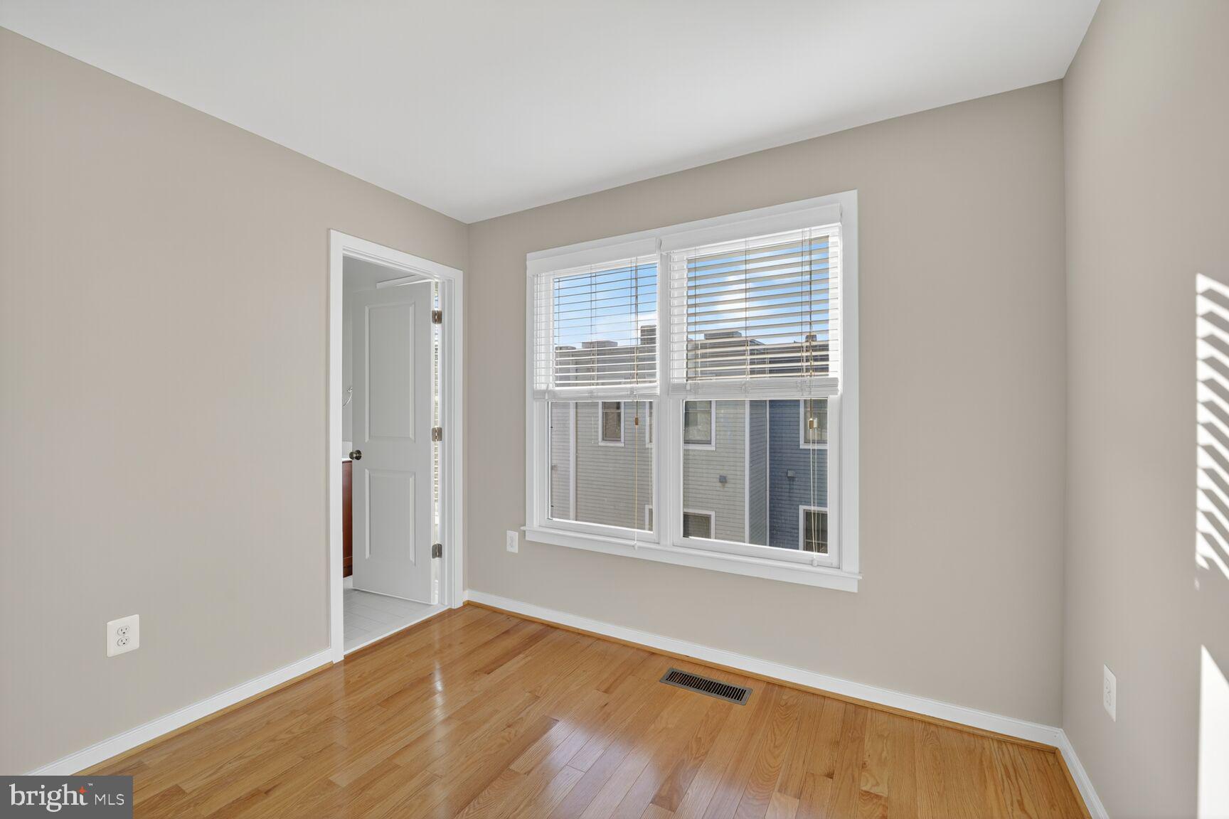 OLD TOWN COMMONS - Residential Lease