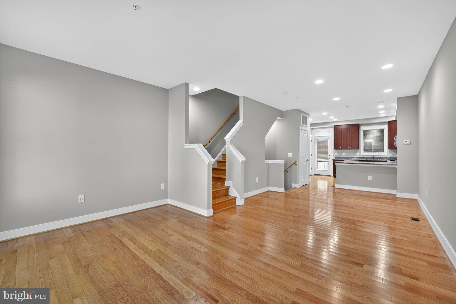 OLD TOWN COMMONS - Residential Lease