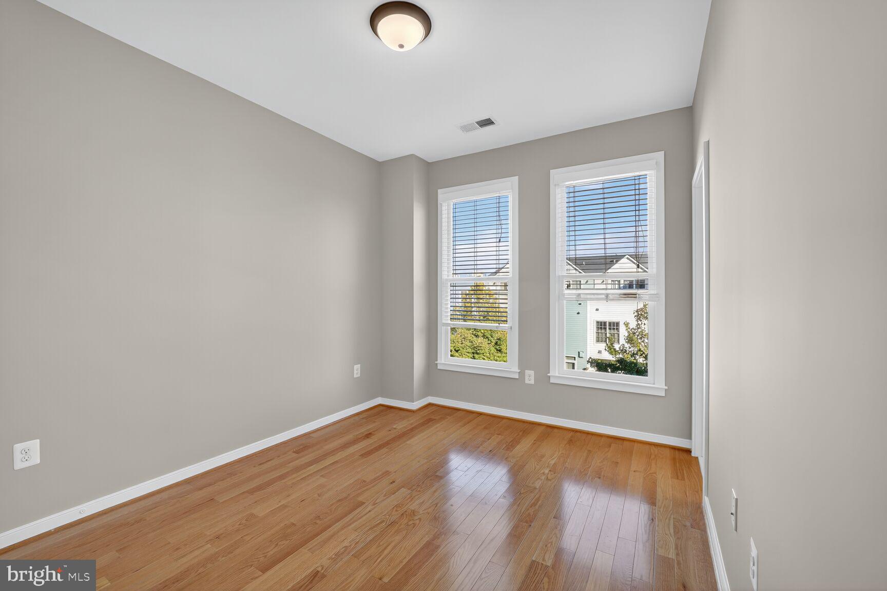 OLD TOWN COMMONS - Residential Lease