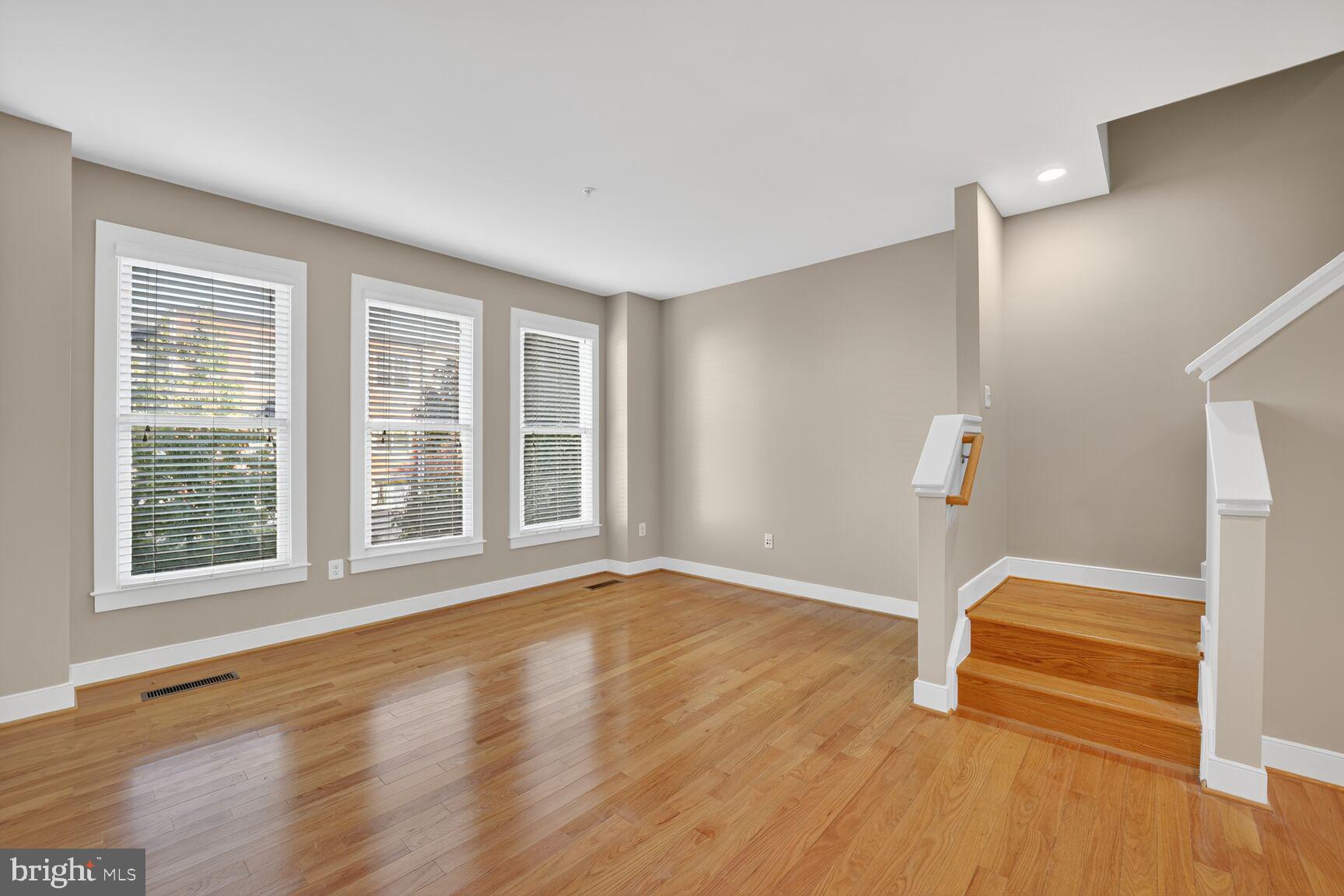 OLD TOWN COMMONS - Residential Lease