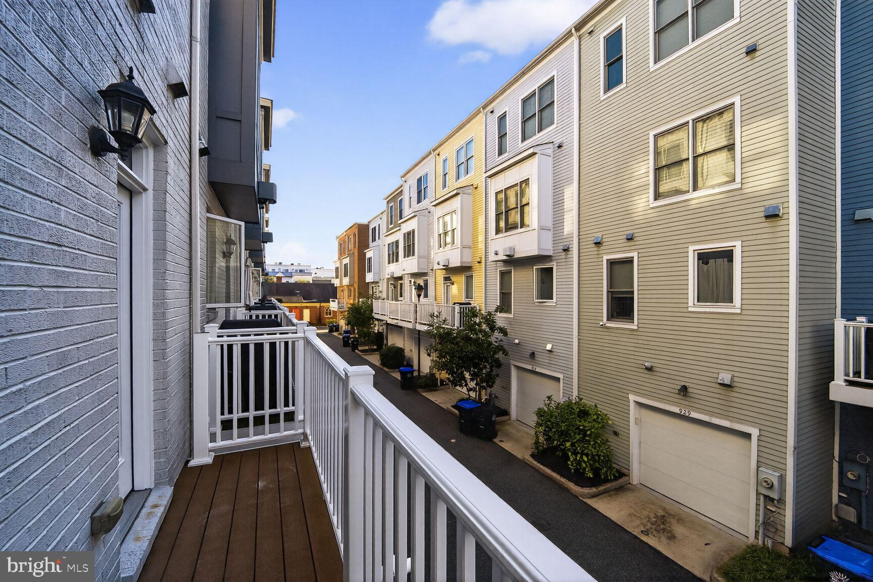 OLD TOWN COMMONS - Residential Lease