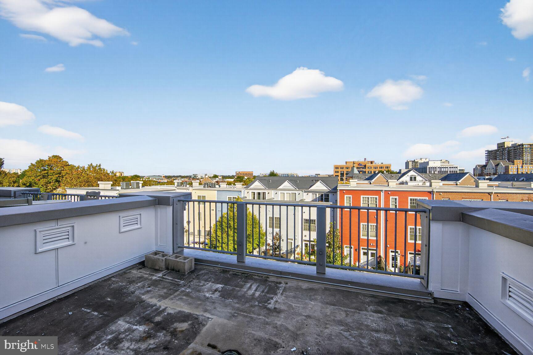 OLD TOWN COMMONS - Residential Lease