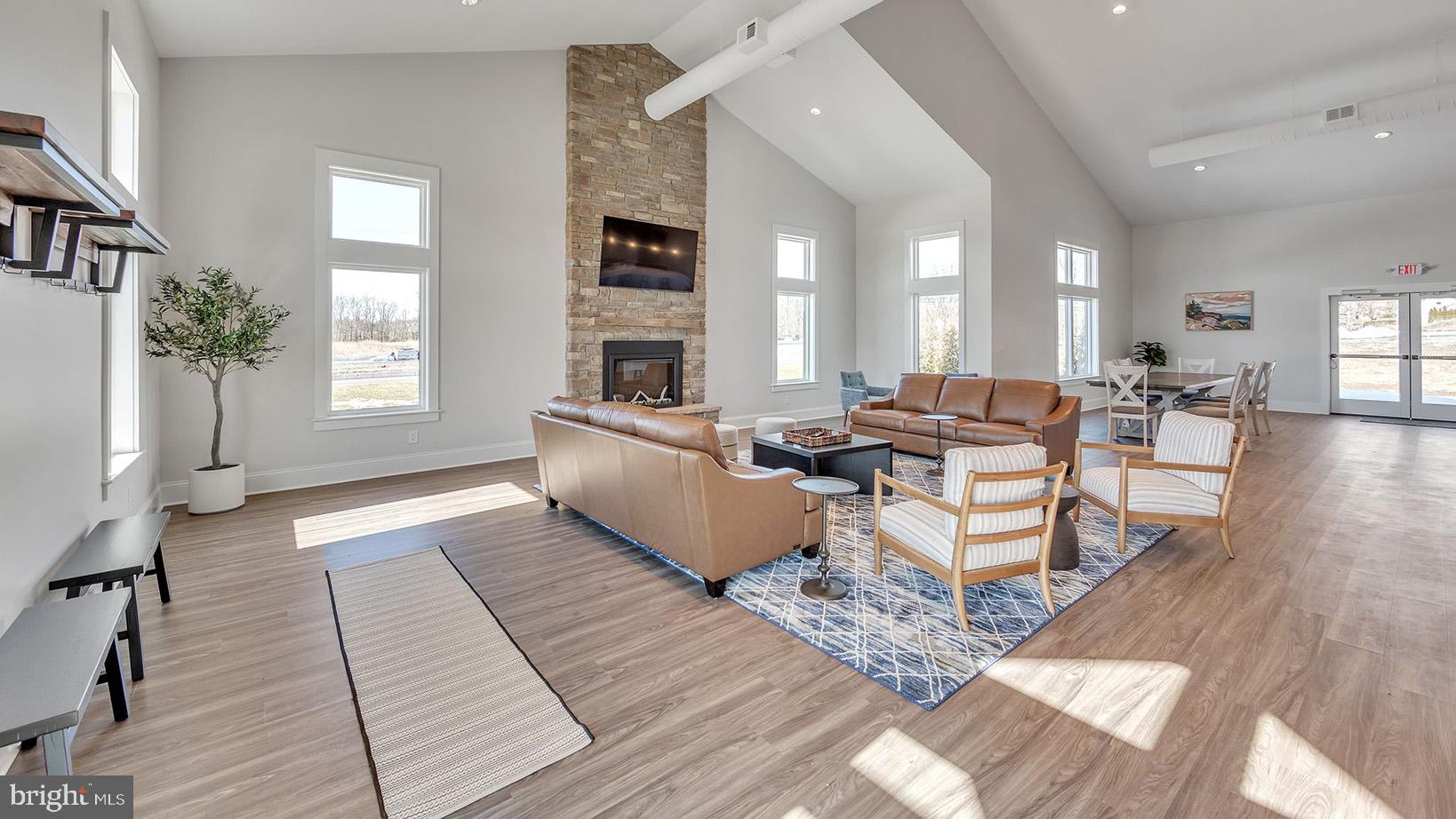 POTTSGROVE HUNT - Residential