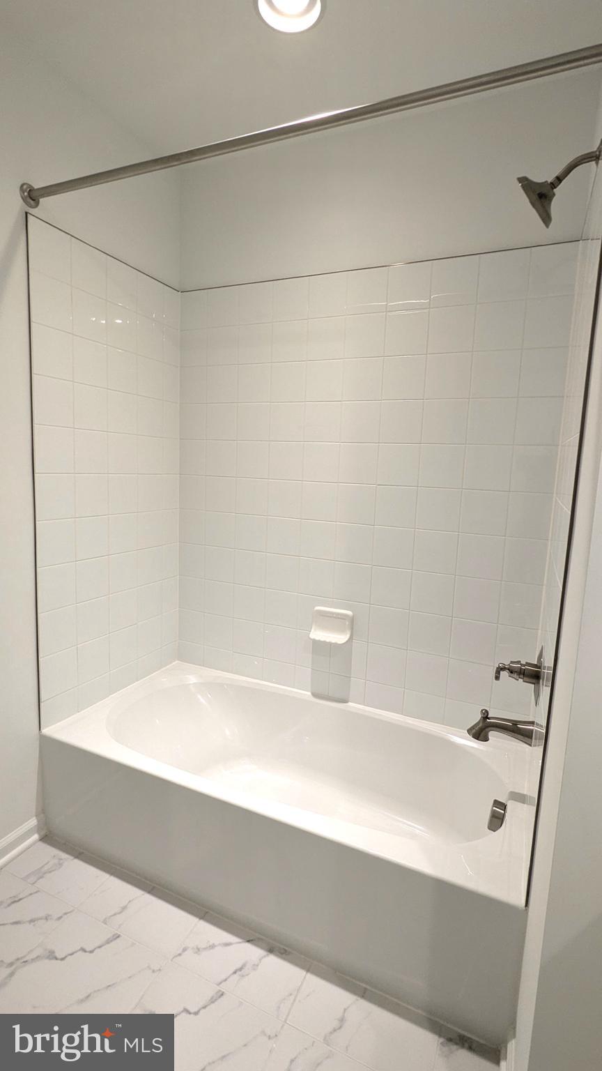 KING'S CROSSING - Residential Lease