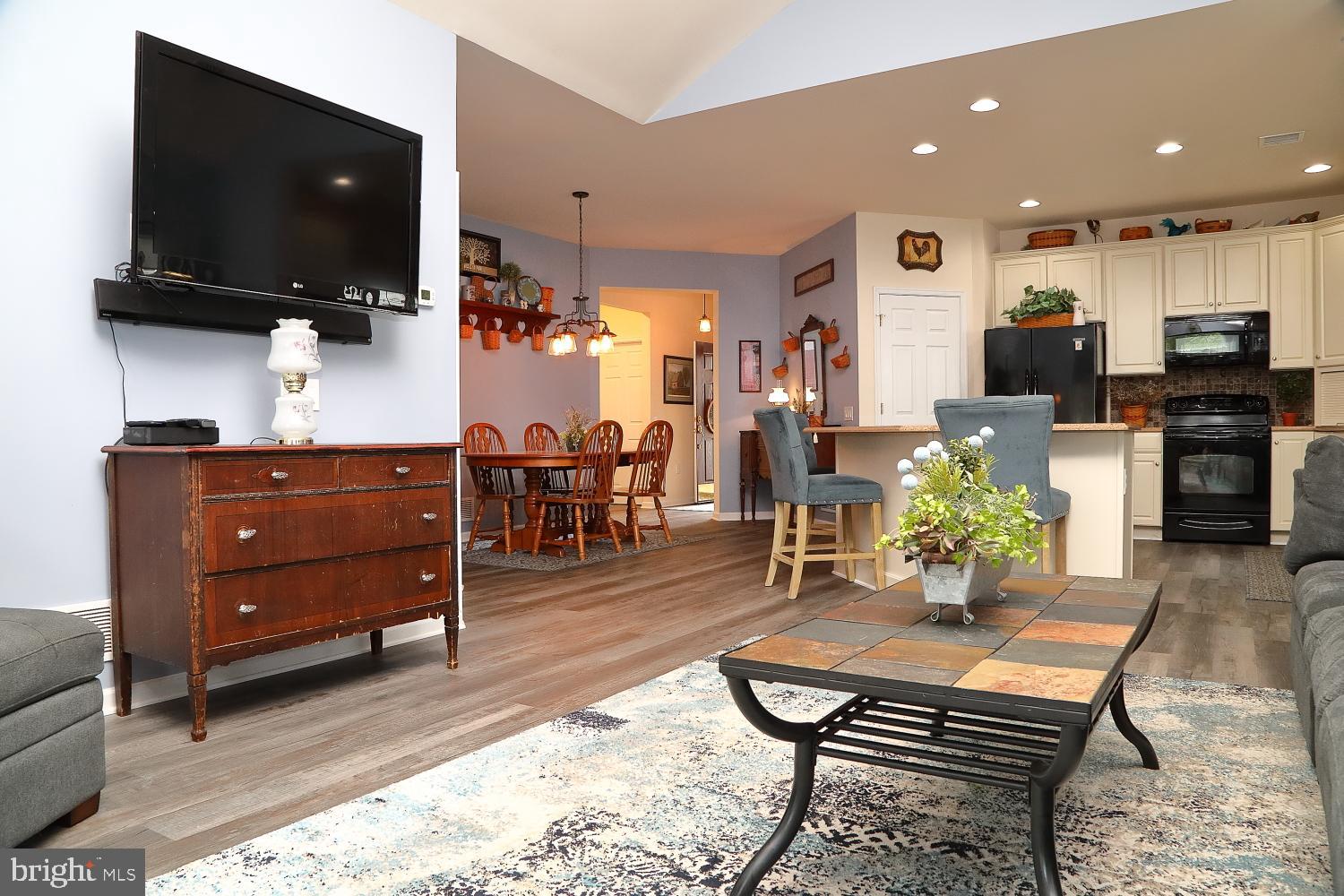 FOUR SEASONS AT ELM TREE - Residential