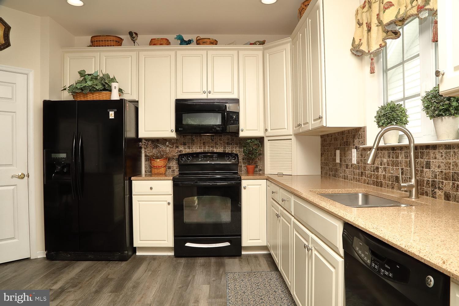 FOUR SEASONS AT ELM TREE - Residential