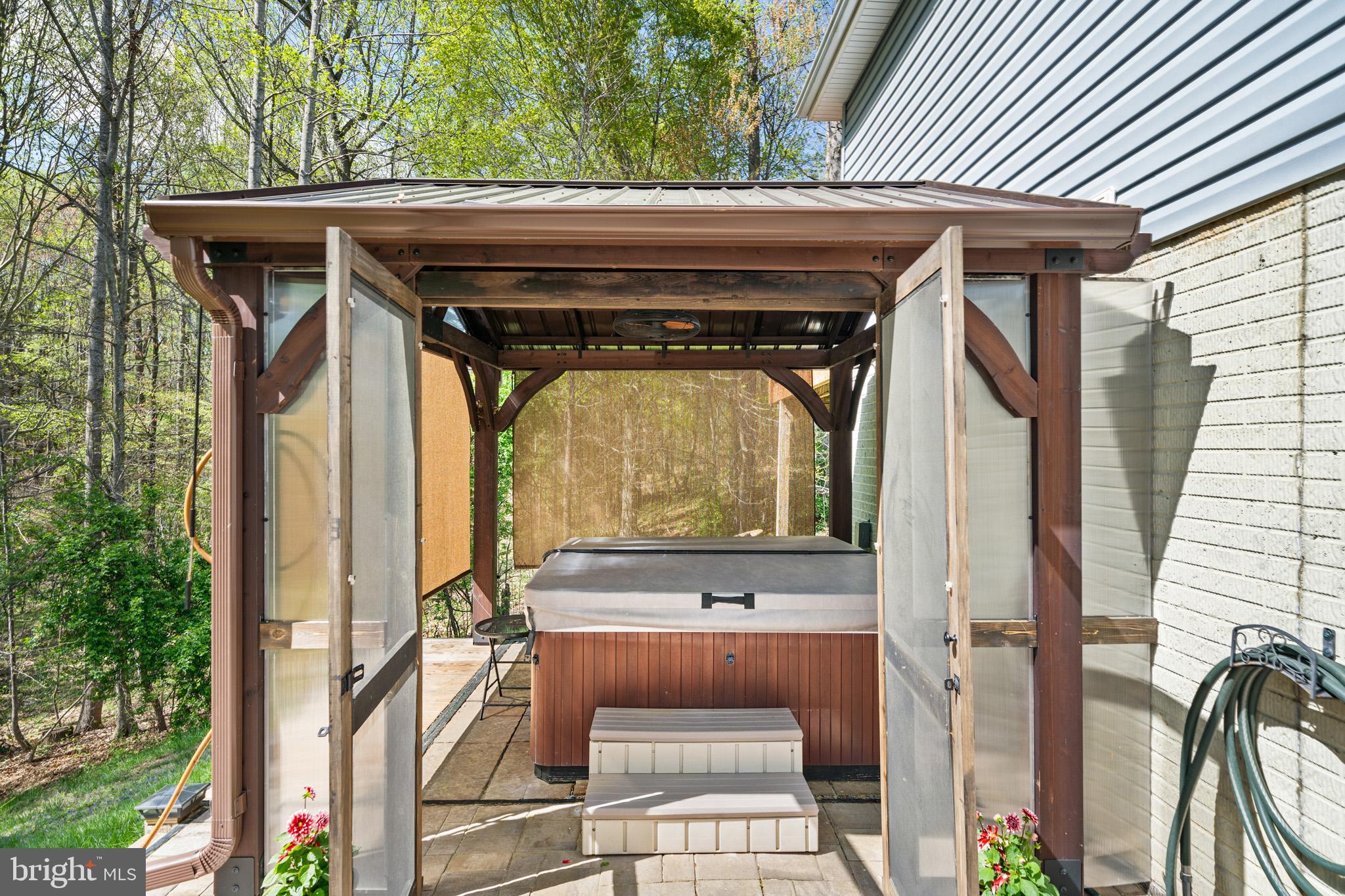 LAUREL RIDGE - Residential