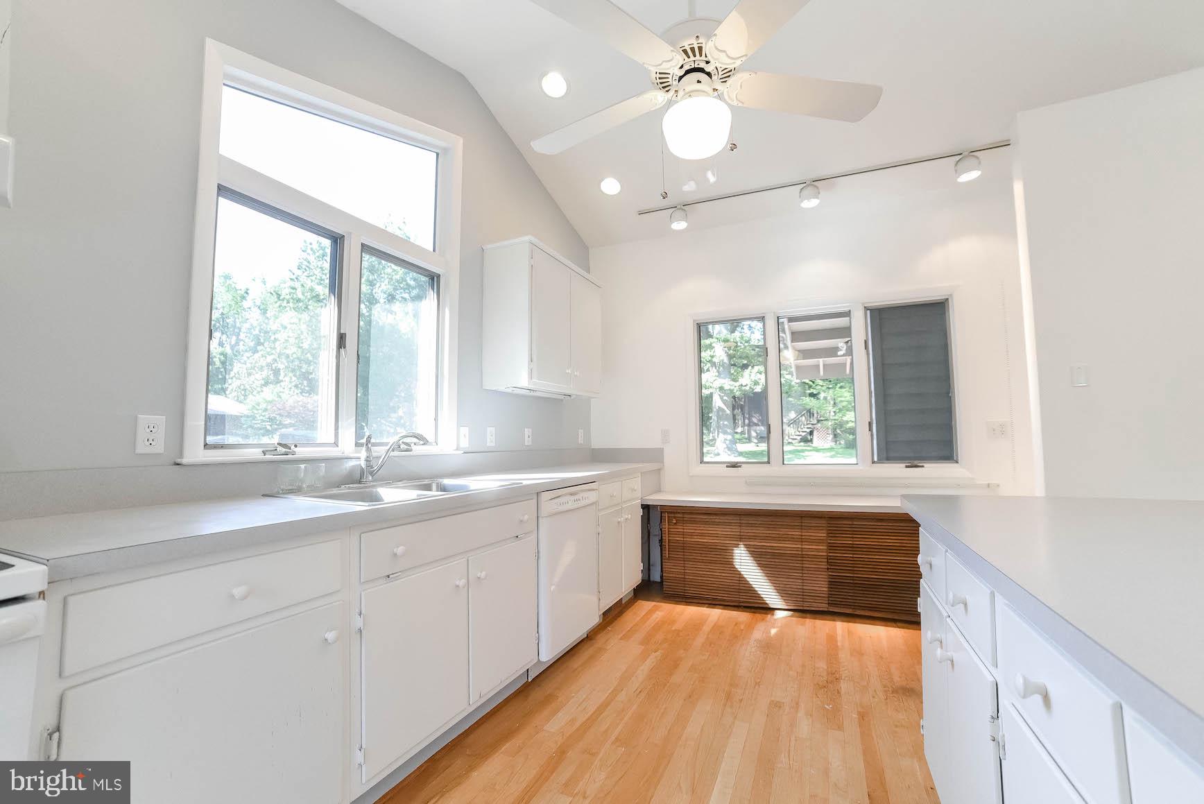 SCIENTISTS CLIFFS - Residential